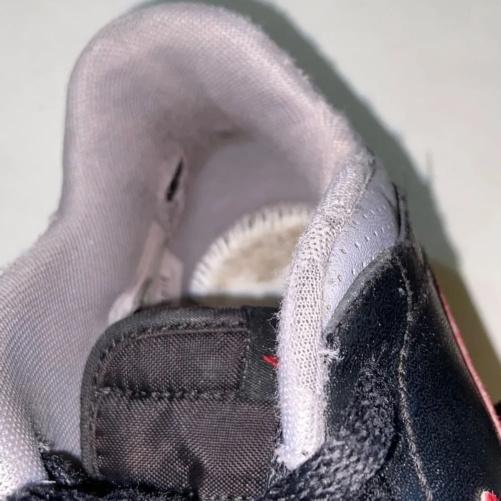 Nike Kids Black and Red Sneakers Size 2.5Y Not Insoles